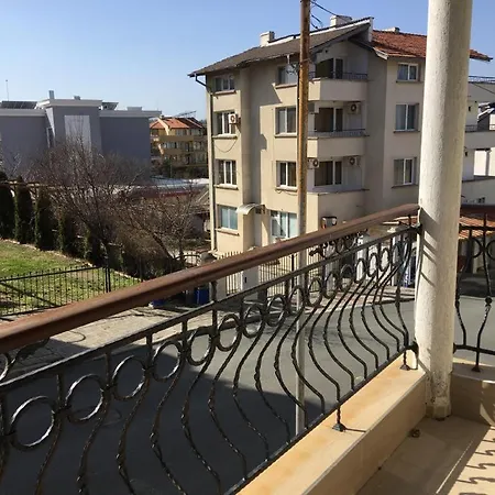 First Line Argo - 6 Person Family Apartment Lozenets